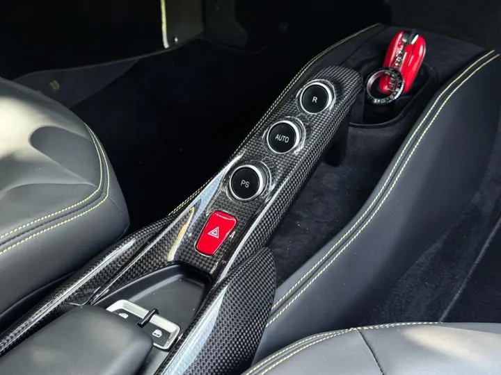 FERRARI F8 TRIBUTO — foto 14