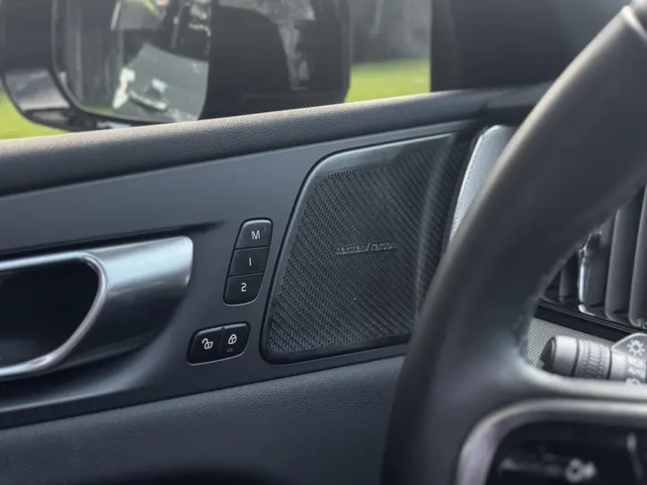 VOLVO XC60 — foto 4