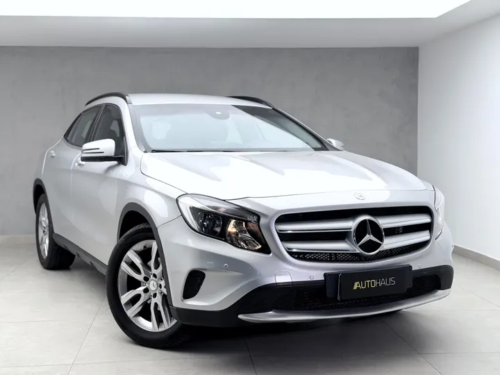 MERCEDES-BENZ GLA 200 — foto 2
