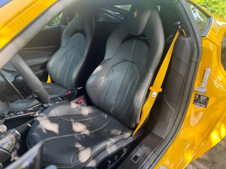 FERRARI F8 TRIBUTO — foto 9