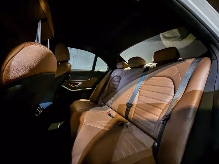 MERCEDES-BENZ C 300 — foto 9