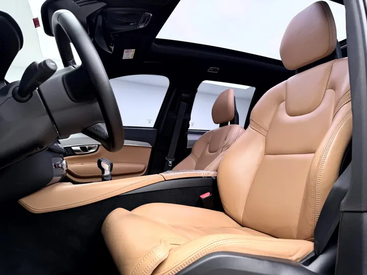VOLVO XC90 — foto 7