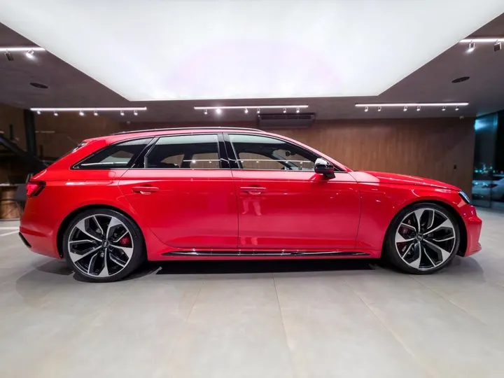 AUDI RS4 — foto 12