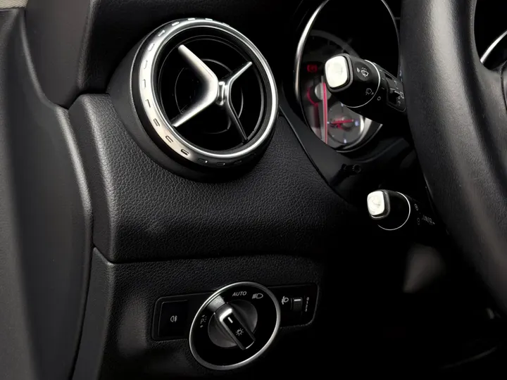 MERCEDES-BENZ GLA 200 — foto 7