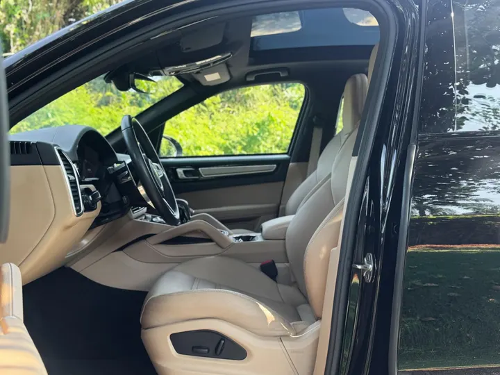 PORSCHE CAYENNE — foto 9