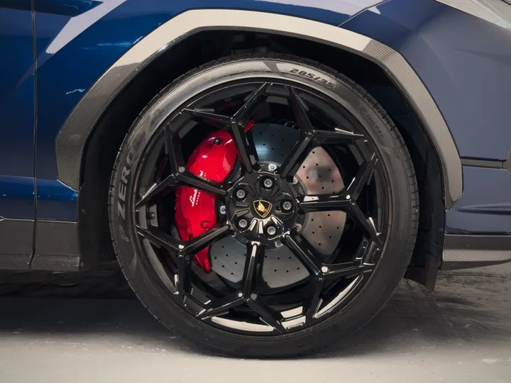 LAMBORGHINI URUS — foto 5
