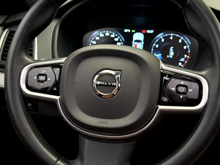 VOLVO XC90 — foto 10