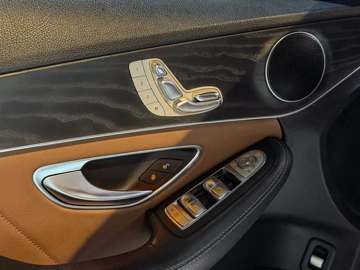 MERCEDES-BENZ C 300 — foto 4