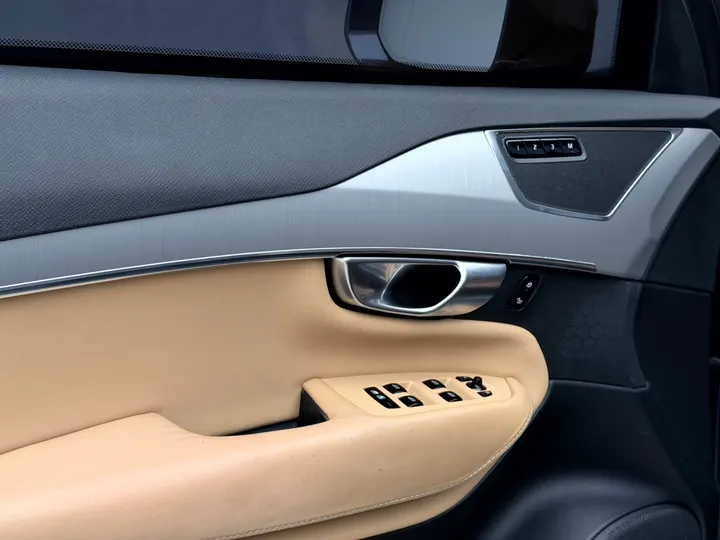 VOLVO XC90 — foto 5