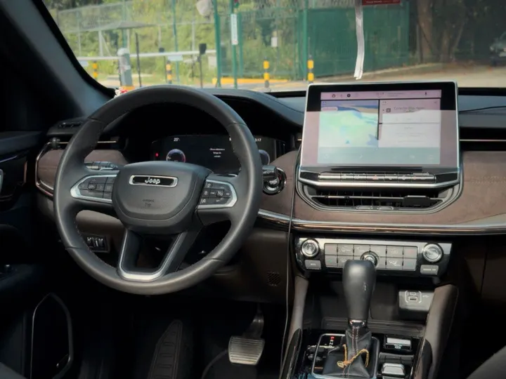JEEP COMMANDER — foto 7