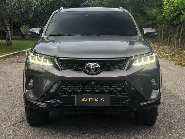 TOYOTA HILUX SW4 — foto 3