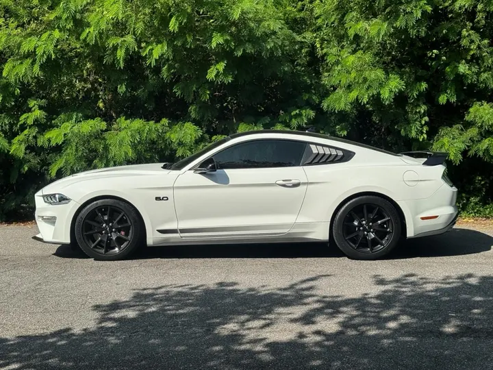 FORD MUSTANG — foto 12