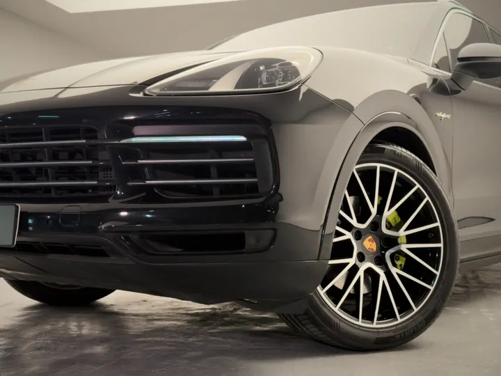 PORSCHE CAYENNE — foto 2