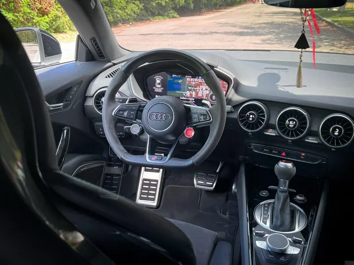 AUDI TT RS — foto 8