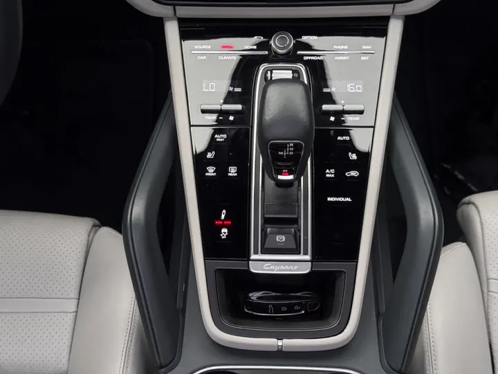 PORSCHE CAYENNE — foto 12