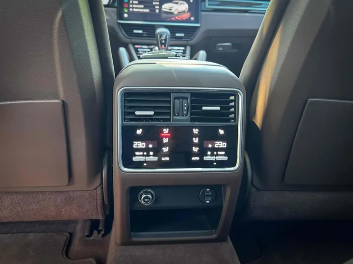 PORSCHE CAYENNE — foto 18