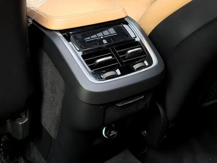 VOLVO XC90 — foto 15