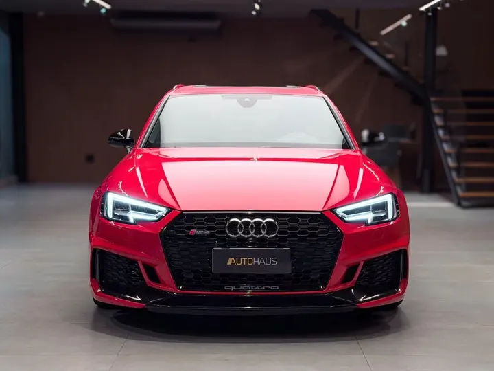 AUDI RS4 — foto 2