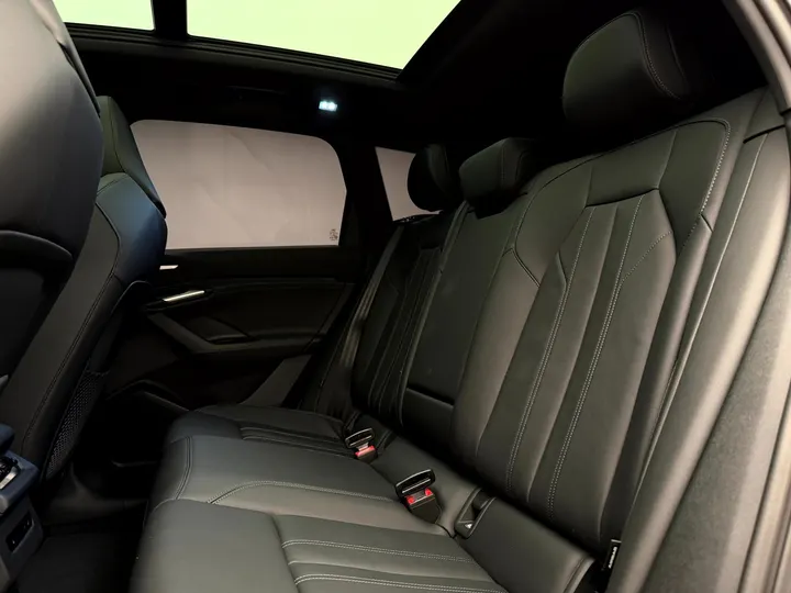 AUDI Q6 E-TRON — foto 16