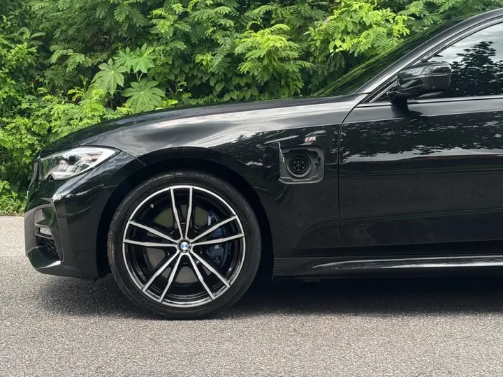 BMW 330e — foto 12