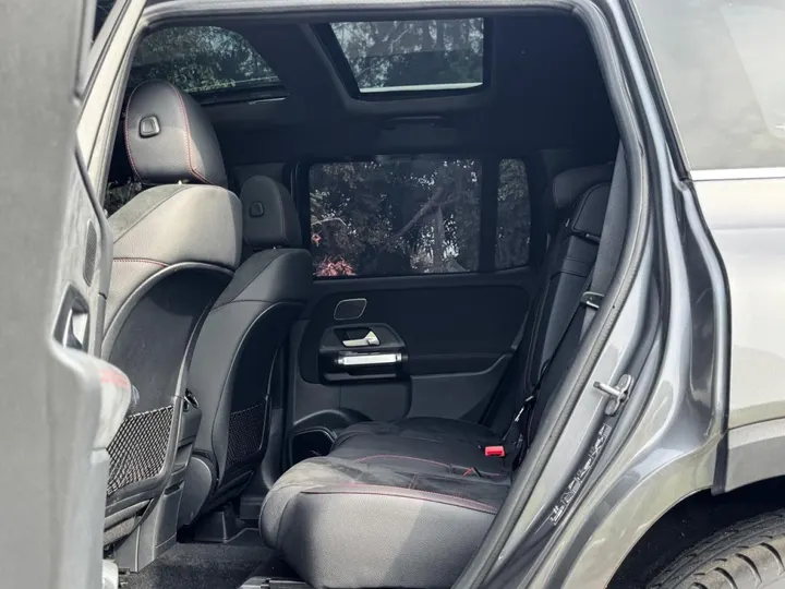 MERCEDES-BENZ GLB 220 — foto 12
