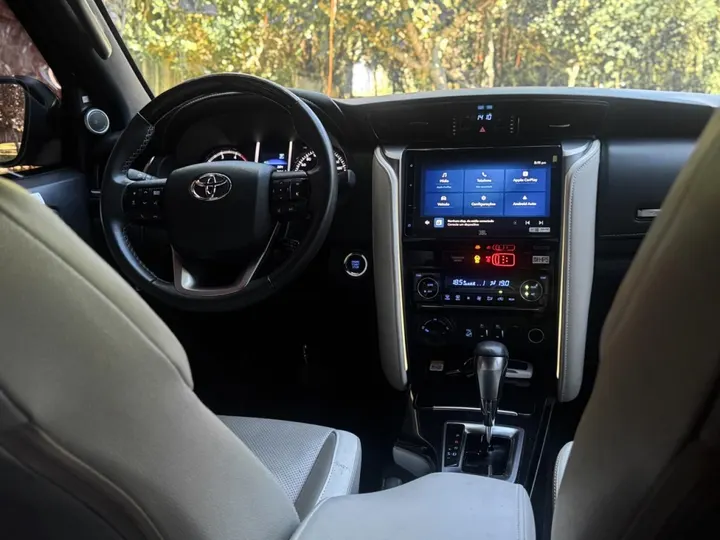 TOYOTA HILUX SW4 — foto 4