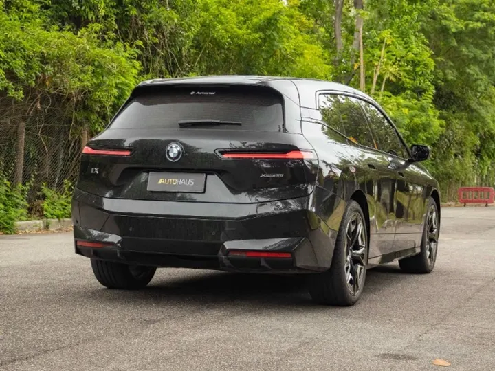 BMW iX — foto 3