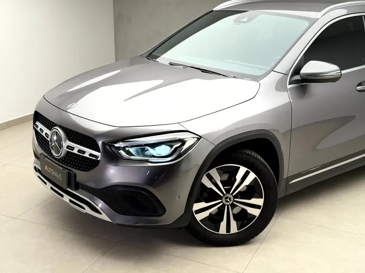 MERCEDES-BENZ GLA 200 — foto 2