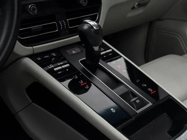 PORSCHE MACAN — foto 11