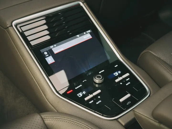 PORSCHE PANAMERA — foto 17
