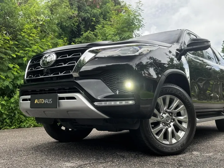TOYOTA HILUX SW4 — foto 2