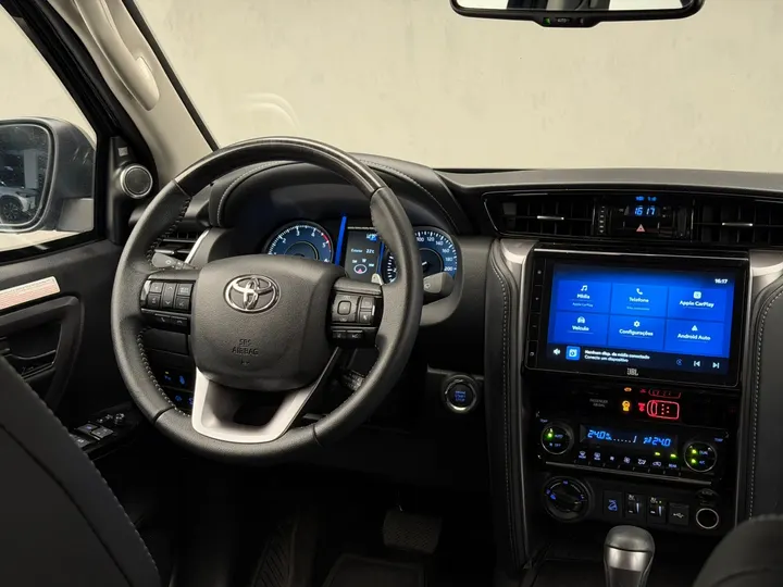 TOYOTA HILUX — foto 7