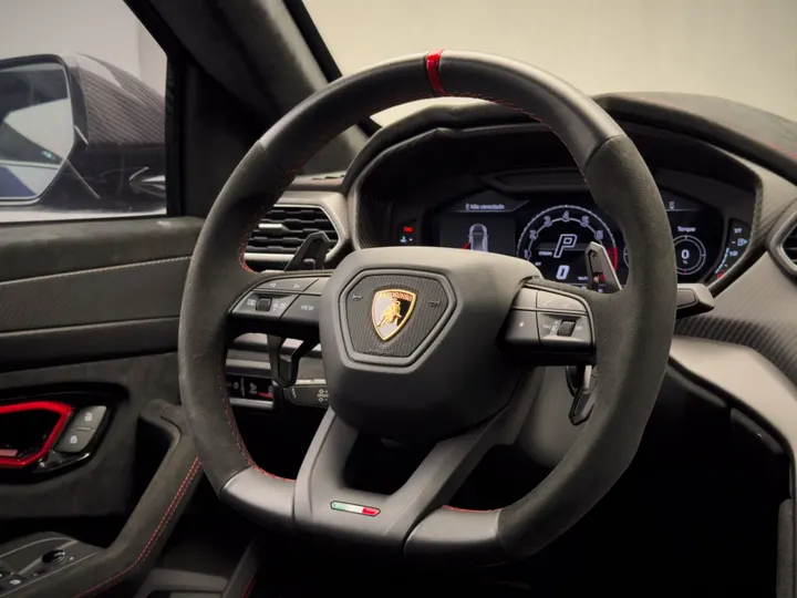 LAMBORGHINI URUS — foto 11