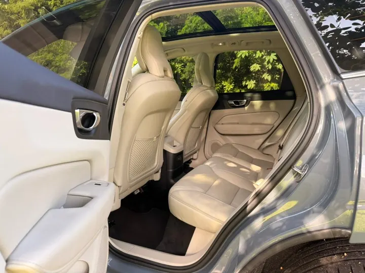 VOLVO XC60 — foto 11