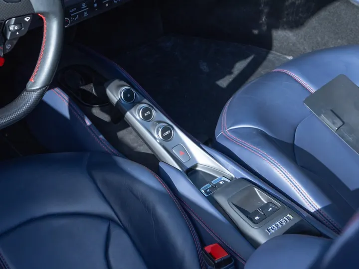 FERRARI F8 SPIDER — foto 13