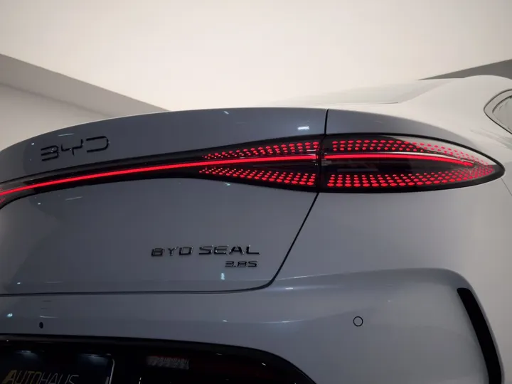 BYD SEAL — foto 18