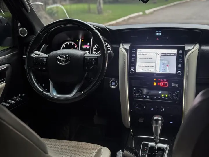 TOYOTA HILUX SW4 — foto 6
