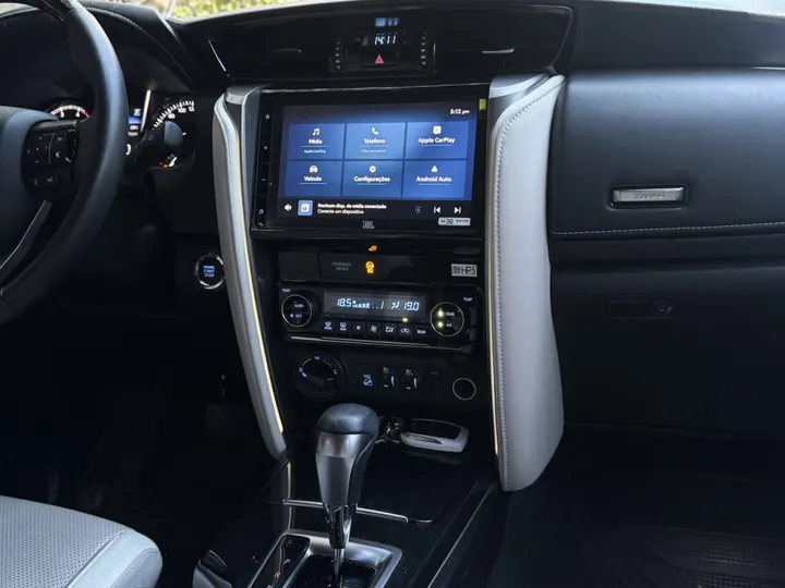 TOYOTA HILUX SW4 — foto 6