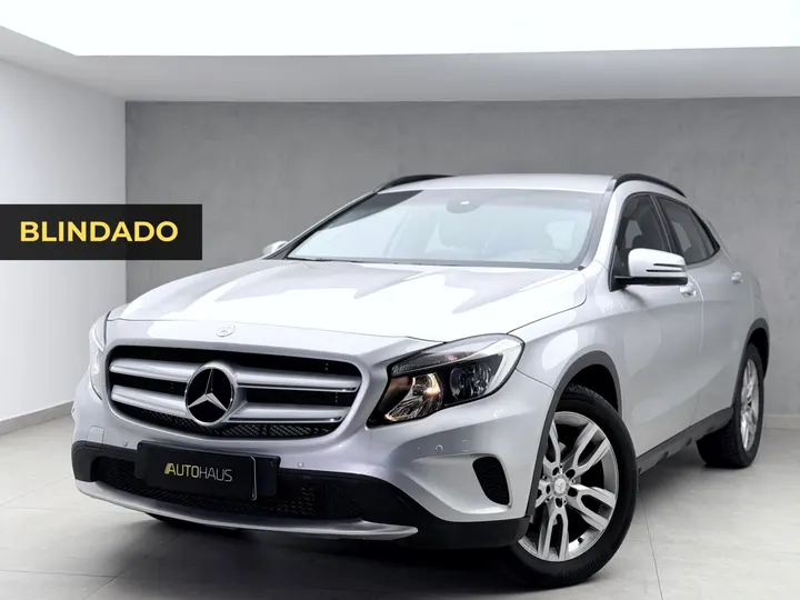 MERCEDES-BENZ GLA 200