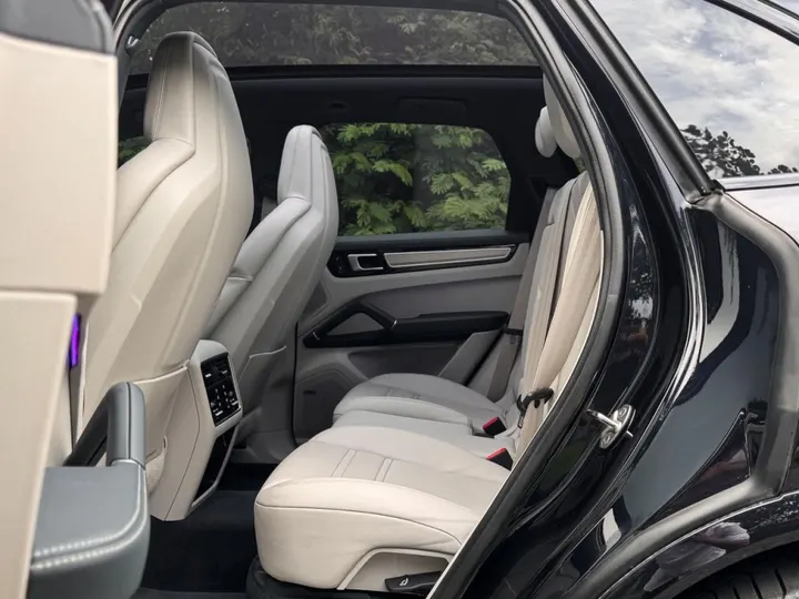 PORSCHE CAYENNE — foto 16