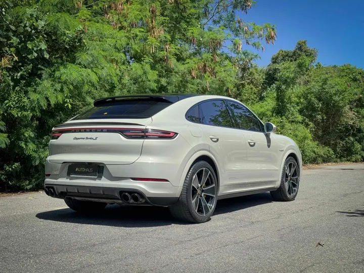 PORSCHE CAYENNE — foto 4