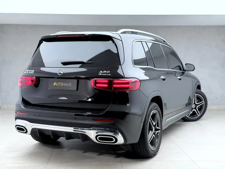 MERCEDES-BENZ GLB 220 — foto 20