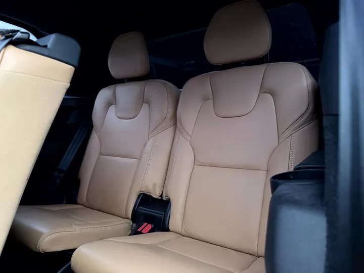 VOLVO XC90 — foto 17