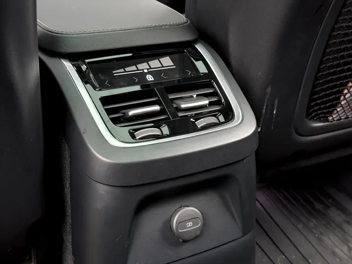 VOLVO XC90 — foto 15