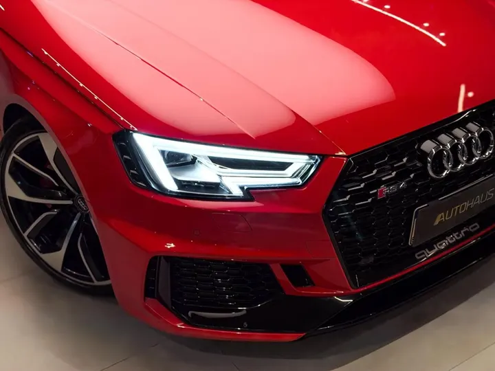 AUDI RS4 — foto 4