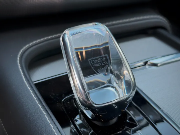VOLVO XC90 — foto 11