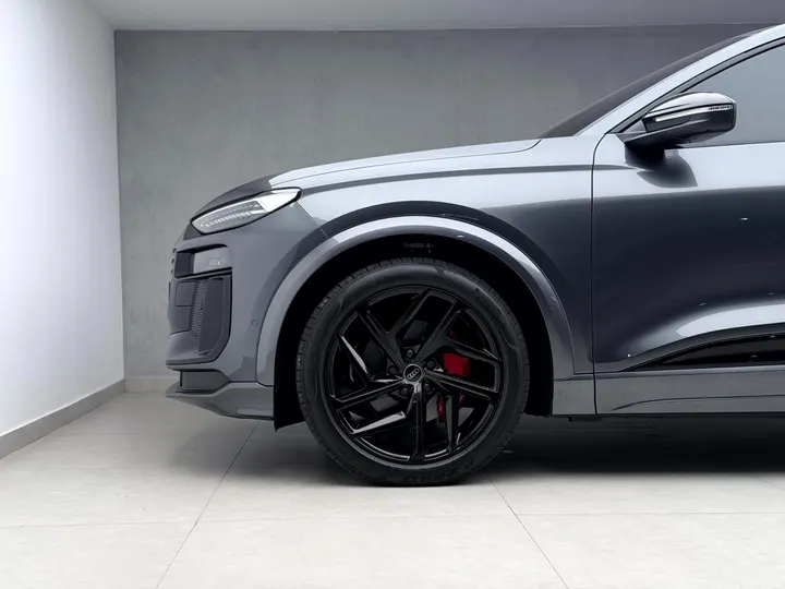 AUDI Q6 E-TRON — foto 14