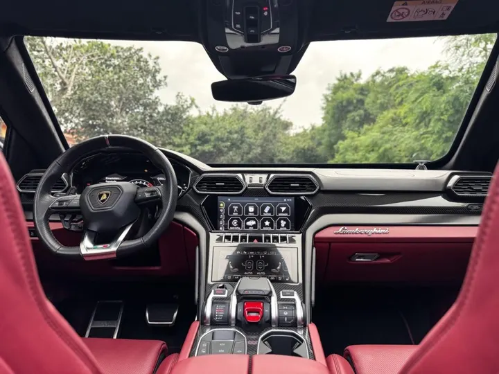 LAMBORGHINI URUS — foto 9