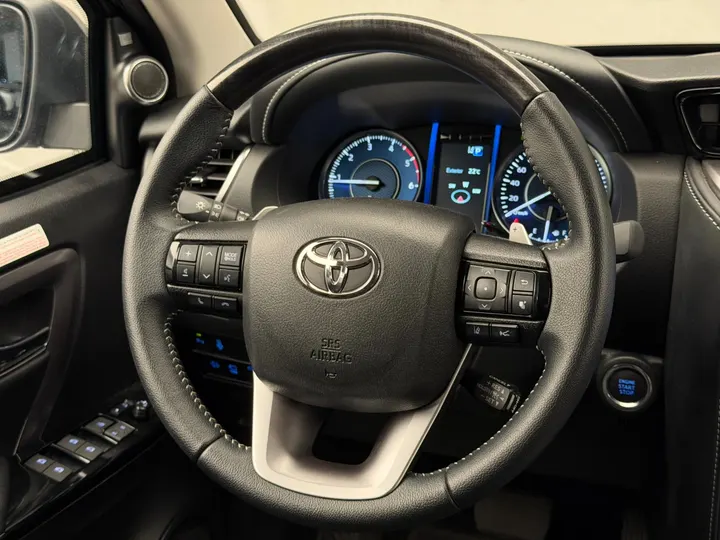 TOYOTA HILUX — foto 8