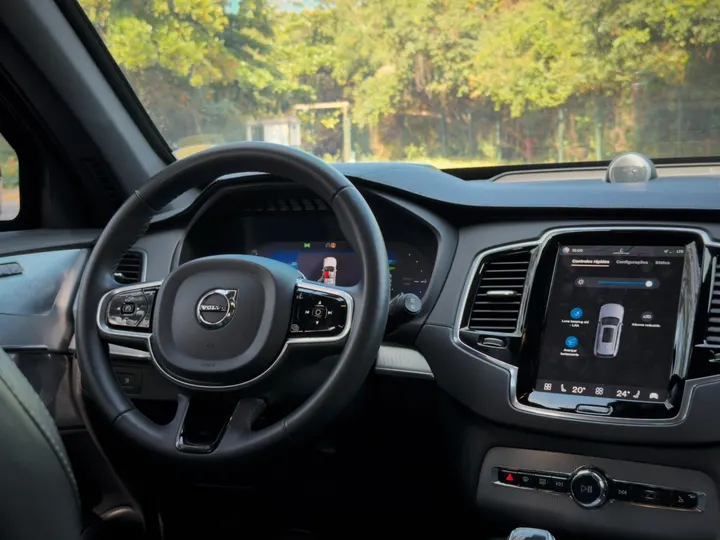VOLVO XC90 — foto 9